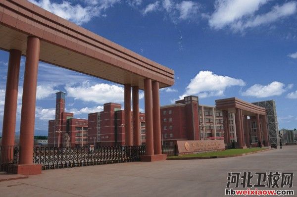 滄州職業(yè)技術(shù)學(xué)院學(xué)校門口