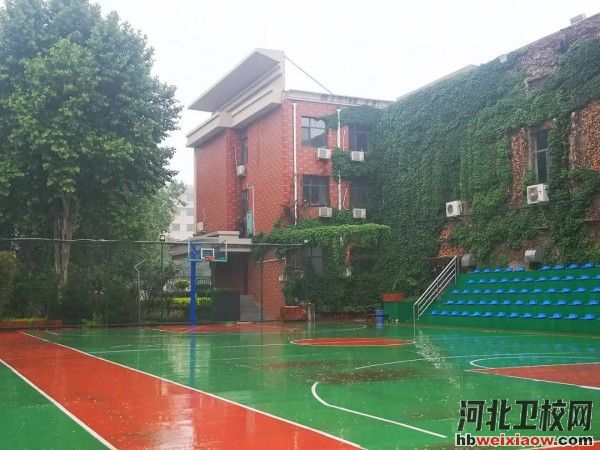河北青年管理干部學(xué)院籃球場(chǎng)